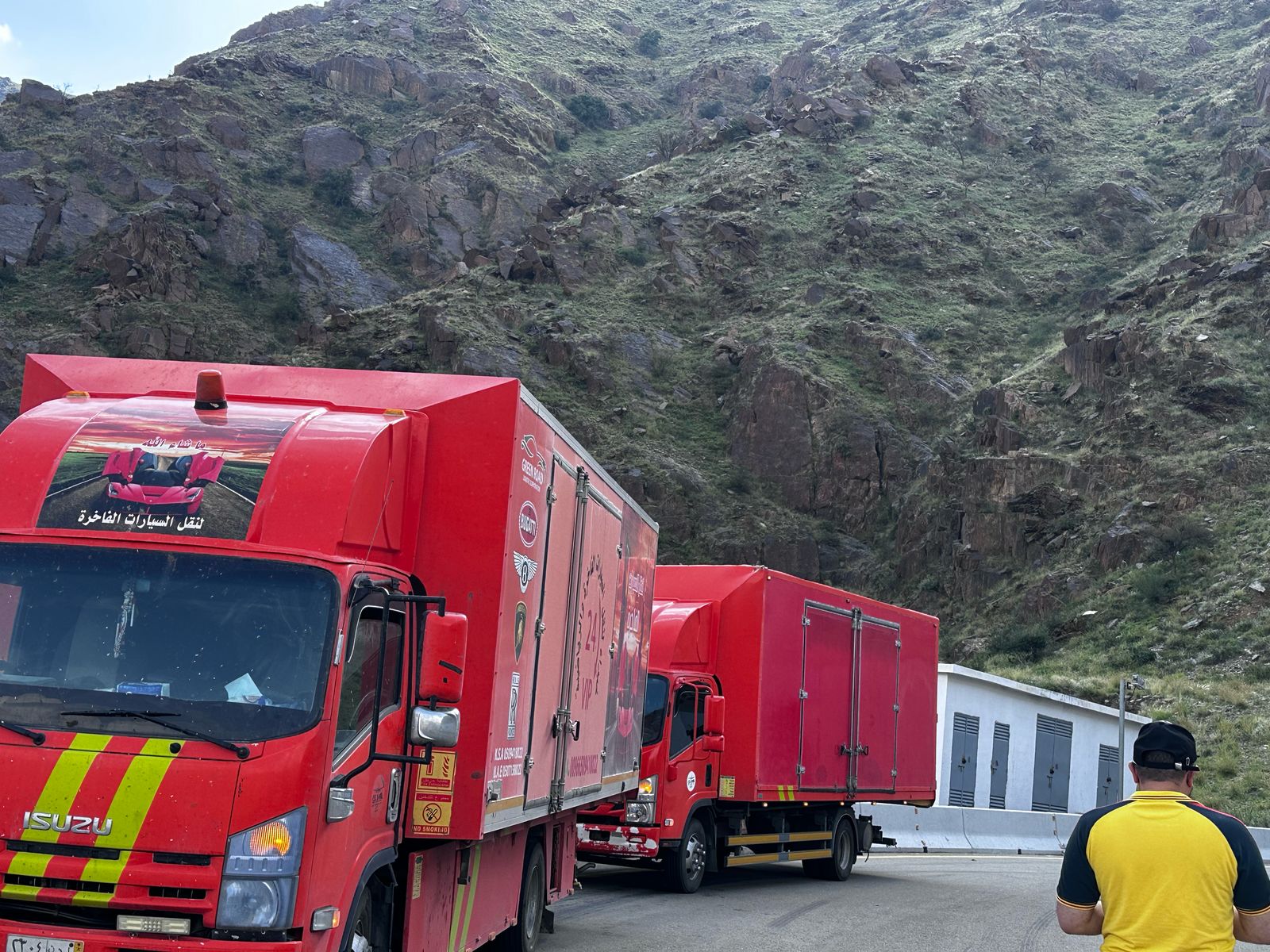 خدمة نقل السيارات الفاخرة من المدن الرئيسية إلى جميع أنحاء المملكة